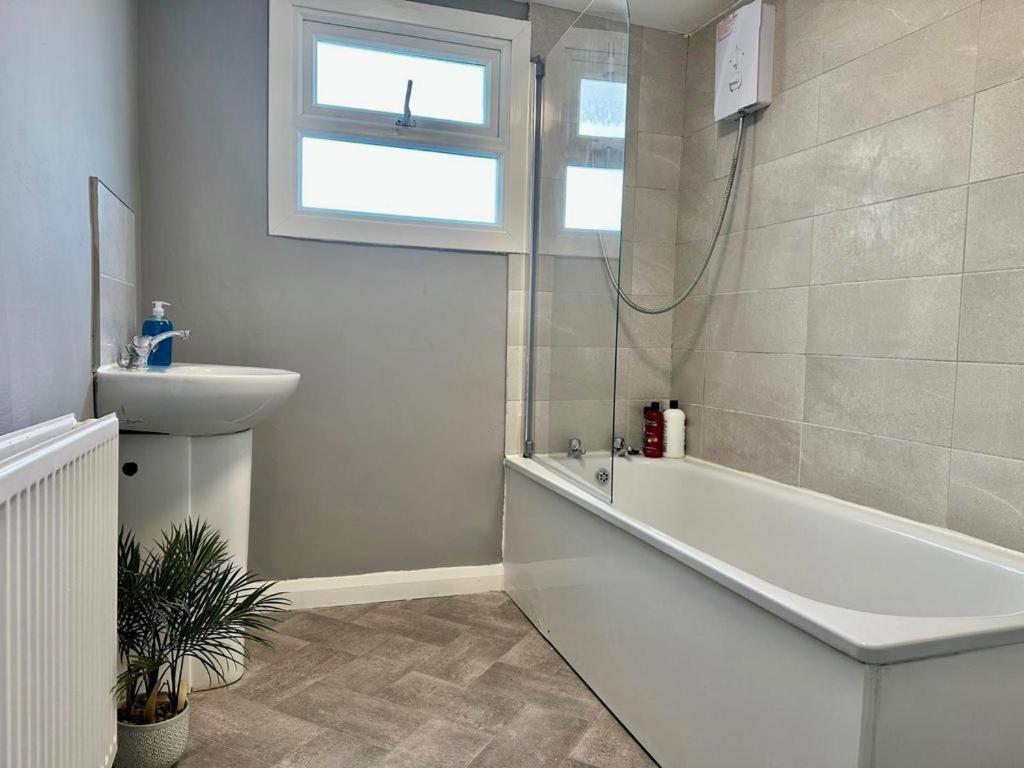 Flash Sale Brighton Train Station 3 Bedroom Flat Bn180Alon Exterior photo